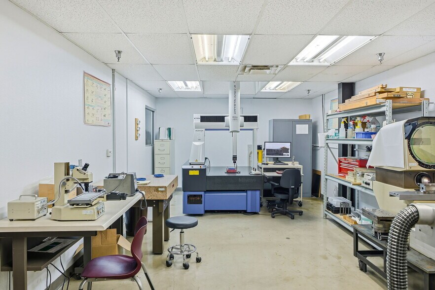 More Photos Of 315 N Park Dr, San Antonio Warehouse For Sale