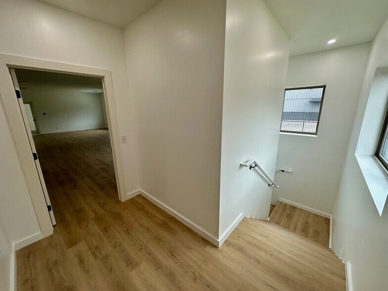 More Photos Of 10020 Darden Hill Rd, Austin Light Distribution For Sale