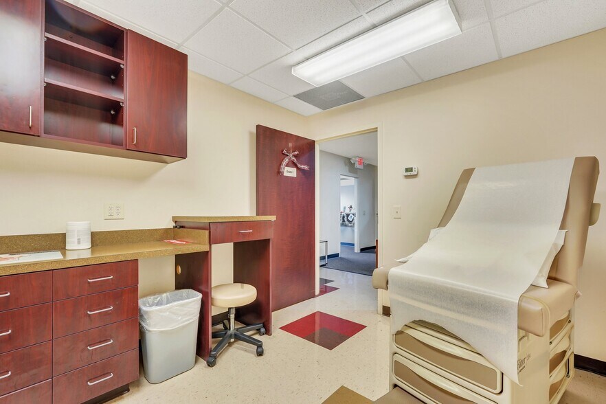 More Photos Of 11706 Mercy Blvd, Savannah Medical For Sale