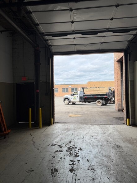 More Photos Of 2600 Washington Blvd, Bellwood Warehouse For Lease