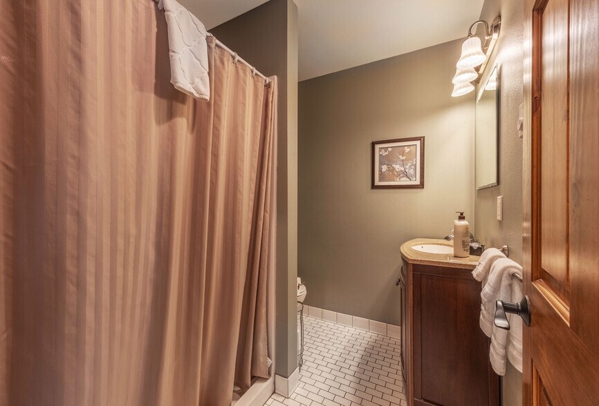 More Photos Of 210 Hartman Ave, Maupin Hotel For Sale