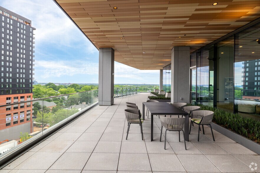 More Photos Of 110 East Blvd, Charlotte Unknown For Lease