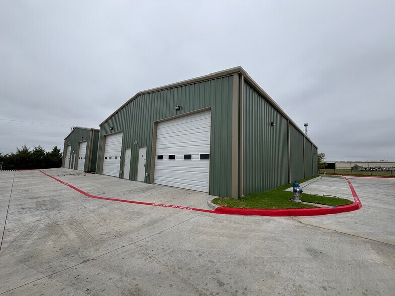 More Photos Of 1305 Industrial Dr, Royse City Warehouse For Lease