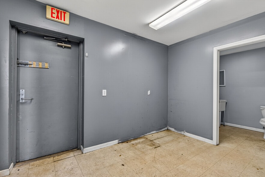 More Photos Of 841 Route 32, North Franklin Light Distribution For Lease