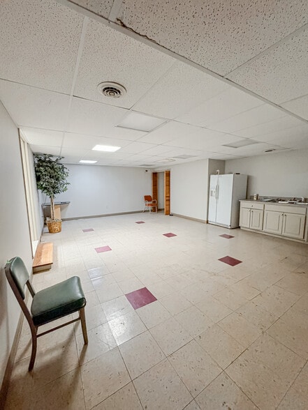 More Photos Of 2362 S Pine St, Spartanburg Service For Lease