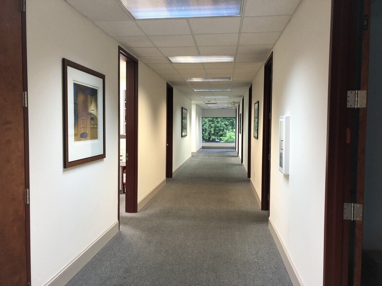 More Photos Of 2707 Buford Hwy, Atlanta Office For Sale