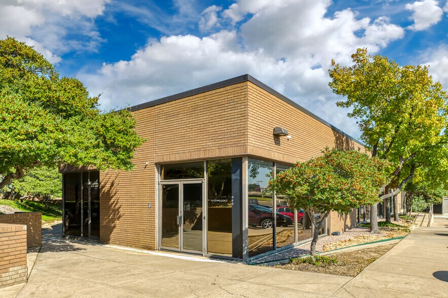 More Photos Of 1610 Corporate Ct, Irving Office For Lease