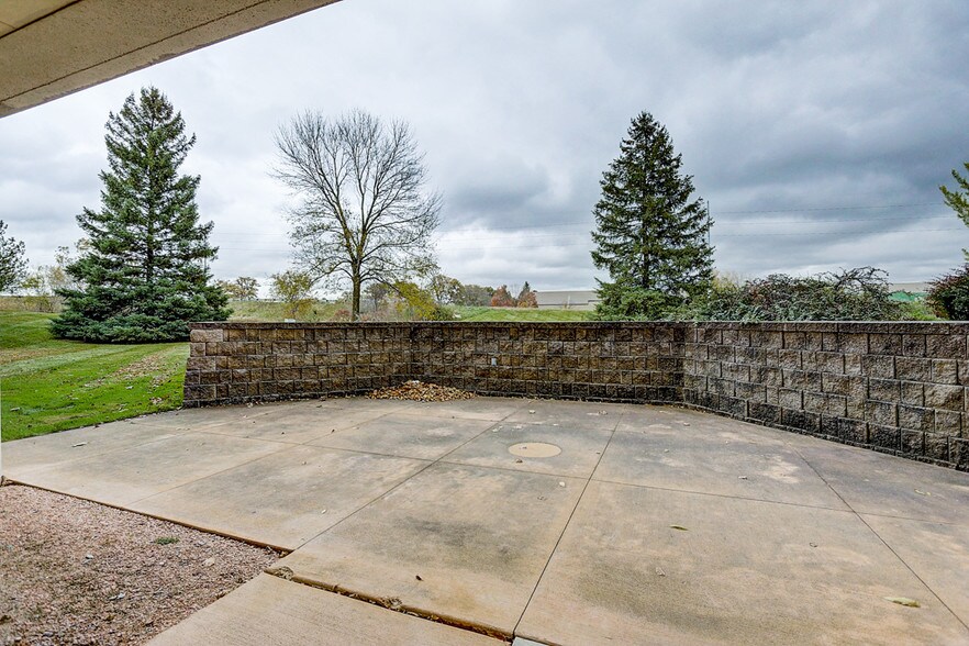 More Photos Of N28W23000 Roundy Dr, Pewaukee Office For Sale