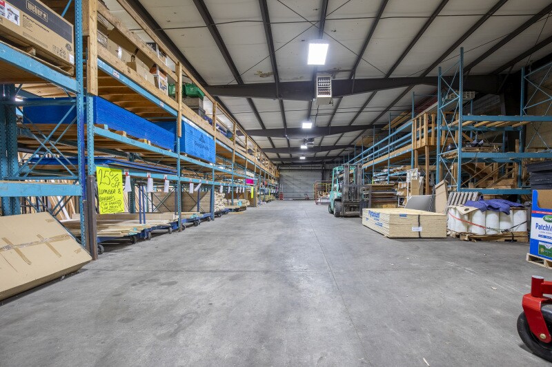 More Photos Of 999 W Winneconne Ave, Neenah Freestanding For Lease