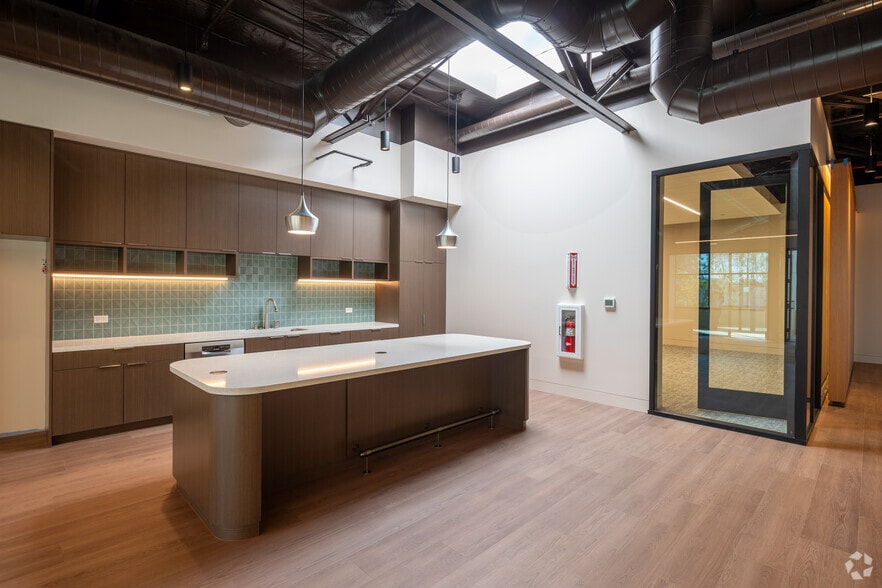 More Photos Of 200 E Baker St, Costa Mesa Loft Creative Space For Sale