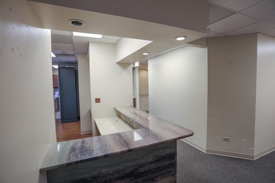 More Photos Of 16001-16009 Executive Dr, Crest Hill Office For Lease