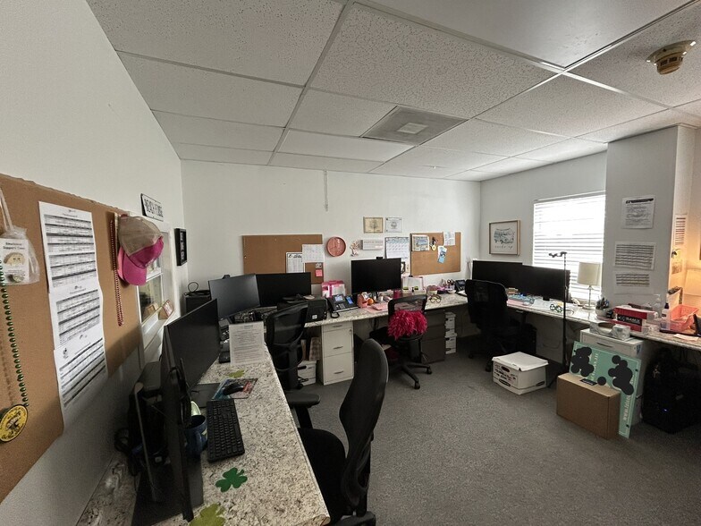 More Photos Of 3909 E Bay Dr, Holmes Beach Medical For Lease