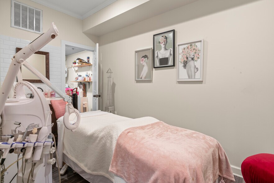 More Photos Of 104 Loudoun St SW, Leesburg Storefront Retail Office For Sale