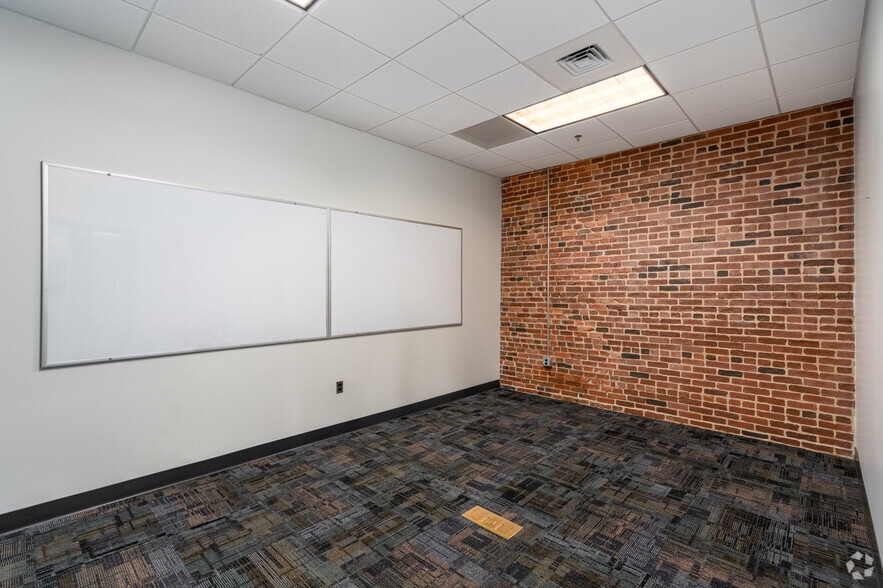 More Photos Of 180 W Ostend St, Baltimore Office For Lease