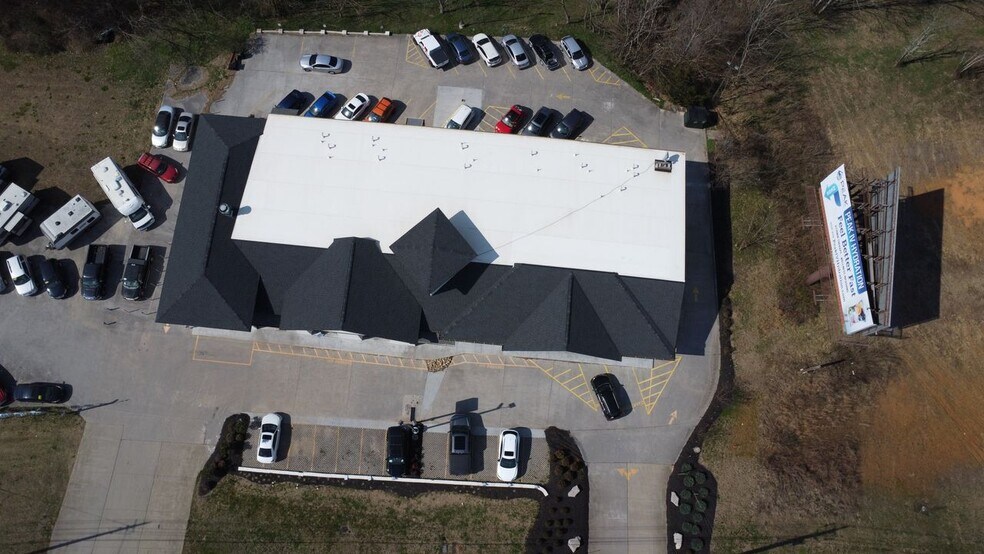 More Photos Of 2040 Winfield Dunn Pky, Sevierville General Retail For Lease