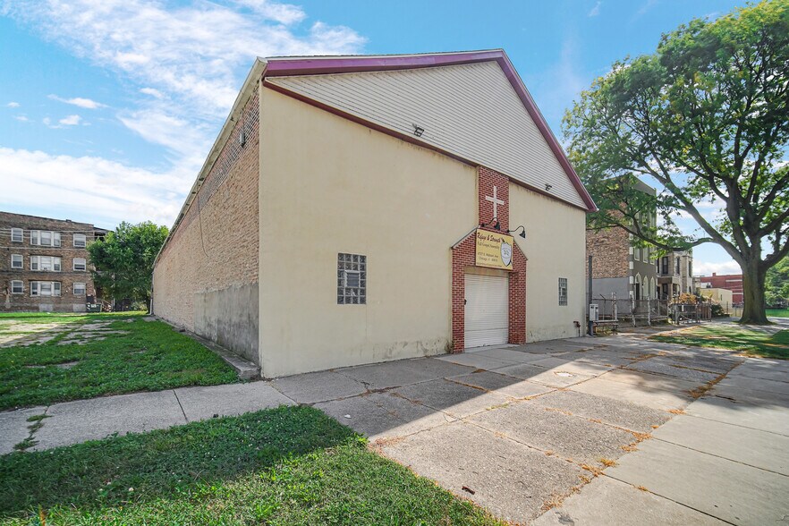 More Photos Of 4727 S Wabash Ave, Chicago Religious Facility For Sale