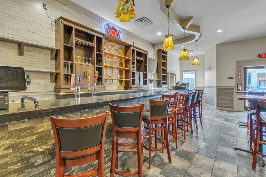 More Photos Of 33 S Carolina St, Hartwell Restaurant For Sale