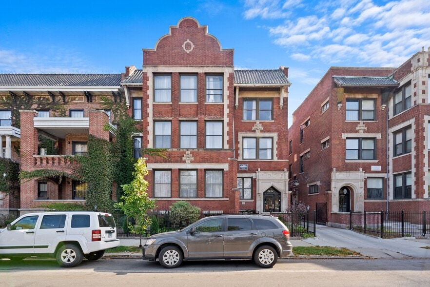More Photos Of 5017 S Drexel Blvd, Chicago Apartments For Sale