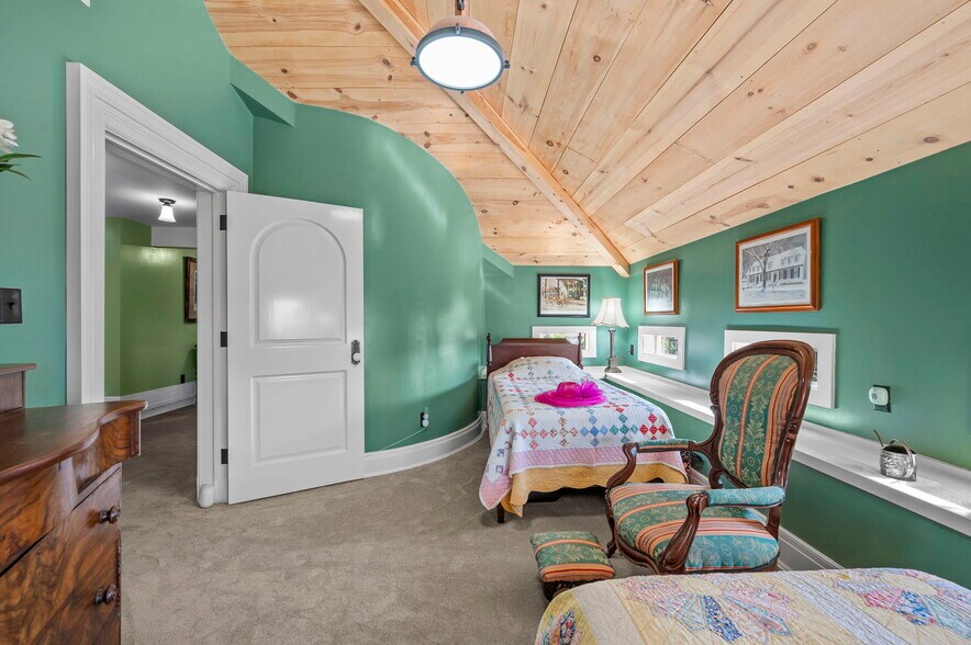 More Photos Of 403 E Adams St, Sandusky Hospitality For Sale