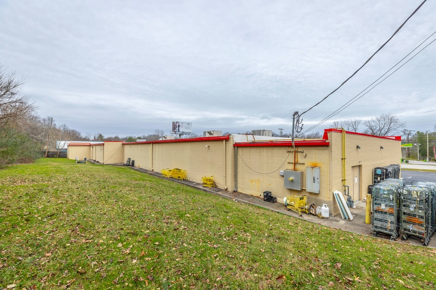 More Photos Of 3703 Taft Hwy, Signal Mountain Storefront For Lease