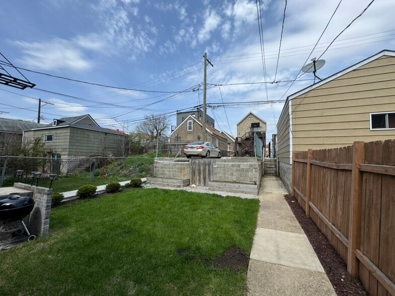 More Photos Of 2120 W Cullerton St, Chicago Apartments For Sale
