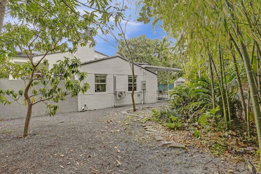 More Photos Of 430 Ne 121st St, Biscayne Park Movie Radio TVStudio For Sale