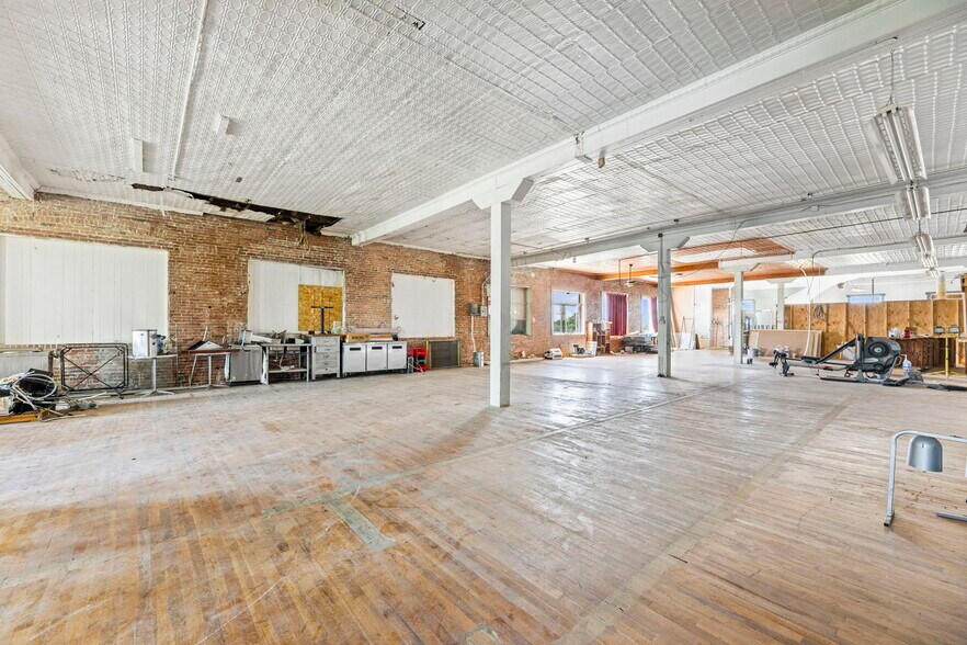 More Photos Of 415 W Madison Ave, Iola Restaurant For Sale