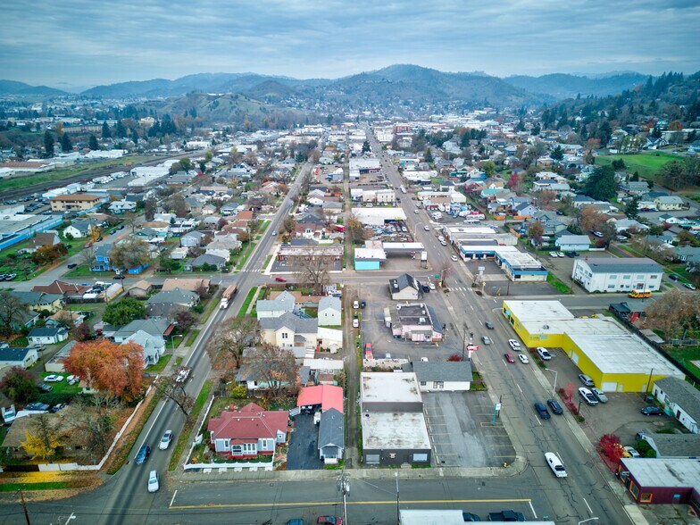 More Photos Of 1560 SE Stephens St, Roseburg Freestanding For Sale