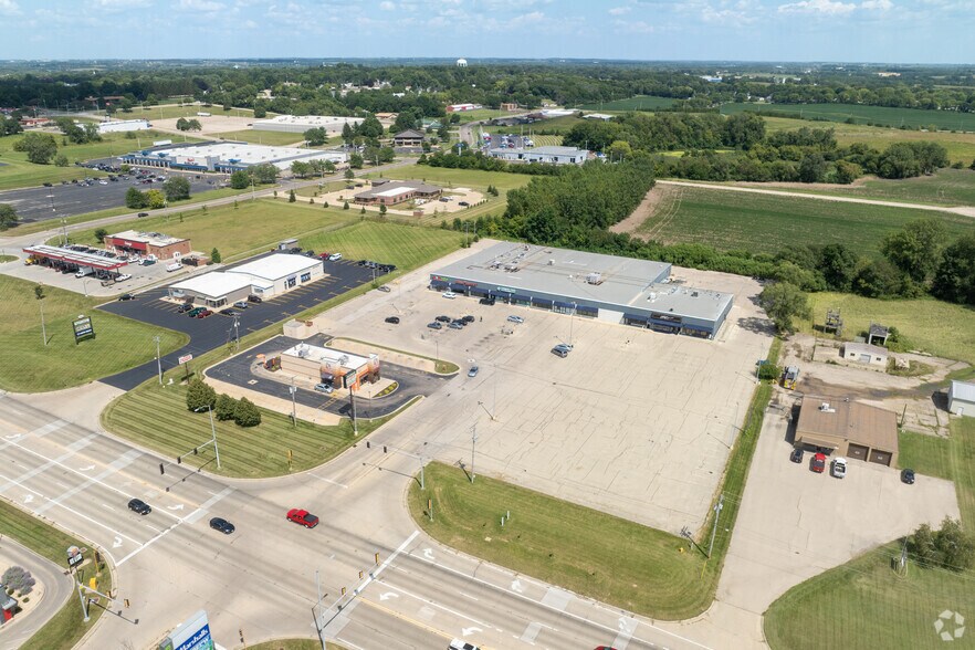 More Photos Of 1801 S West Ave, Freeport Storefront For Sale