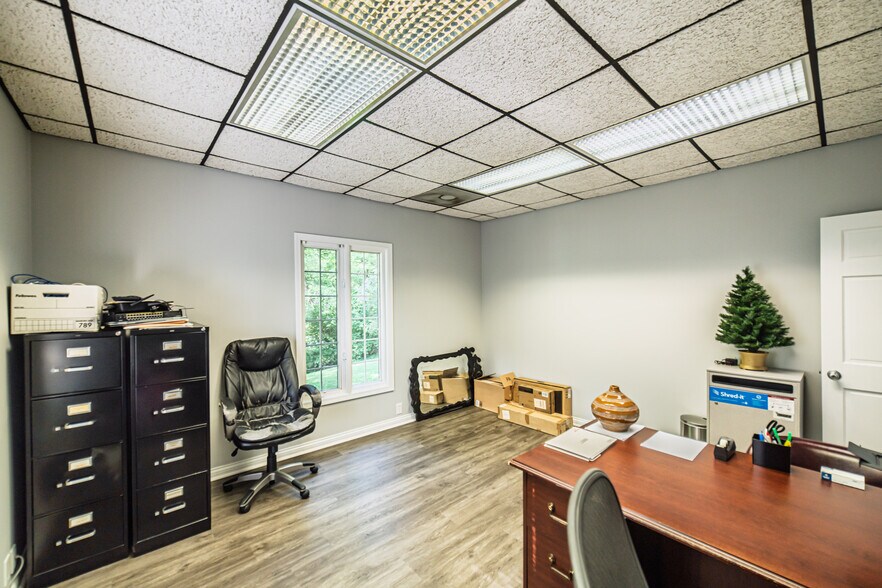 More Photos Of 3140 Parisa Dr, Paducah Office For Sale