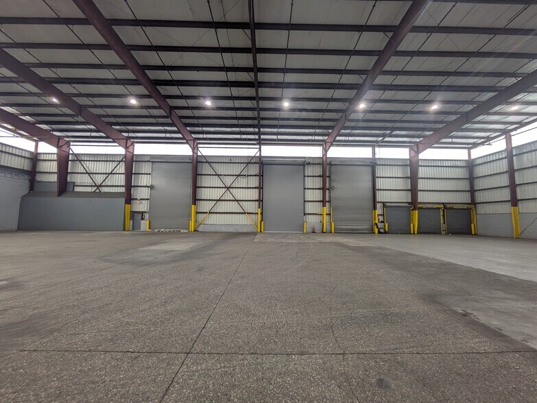 More Photos Of 4700 Middle Ave, Sarasota Warehouse For Sale