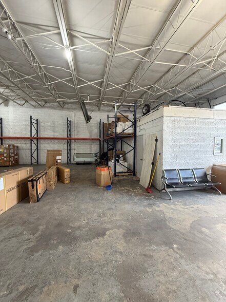 More Photos Of 220 W 24th St, Hialeah Showroom For Lease