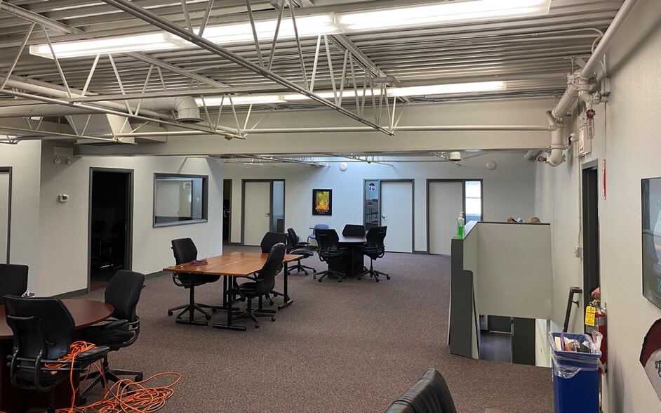 More Photos Of 125 N Prospect Ave, Itasca Flex For Sale