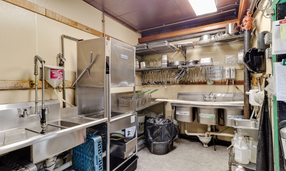 More Photos Of 744 Main St, Lumberton Bar For Sale