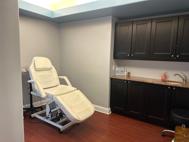 More Photos Of 125 N Dean St, Englewood Office For Lease