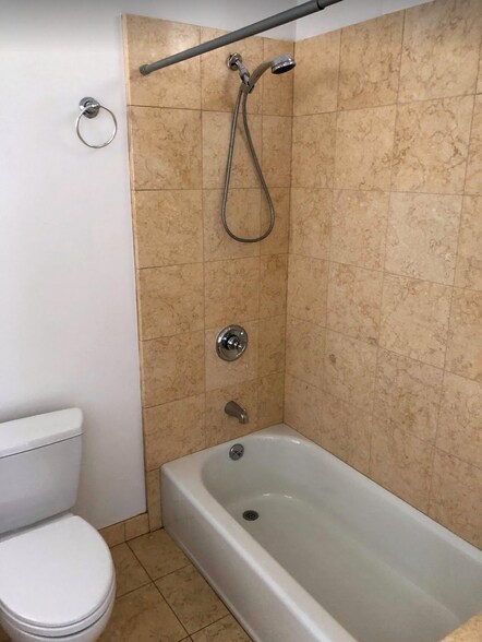 More Photos Of 1377-1379 Harrison St, San Francisco Light Distribution For Lease