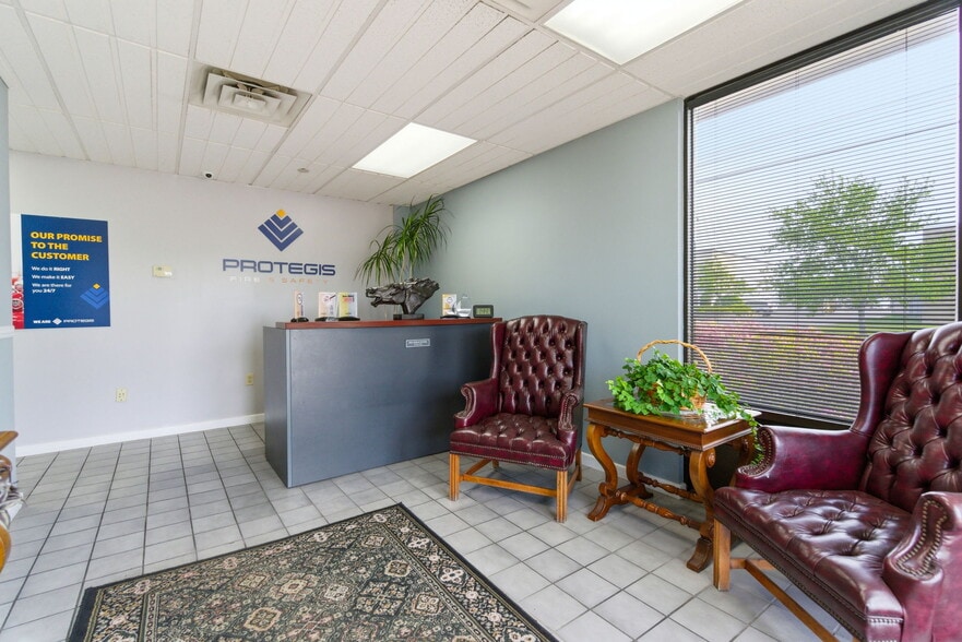 More Photos Of 1812 Cargo Ct, Louisville Warehouse For Sale