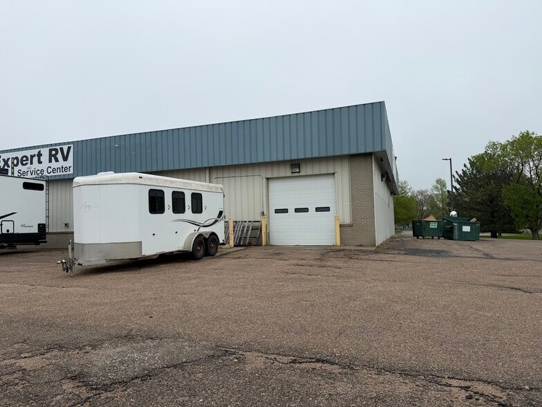 More Photos Of 3333 W Stolley Park Rd, Grand Island Service For Sale