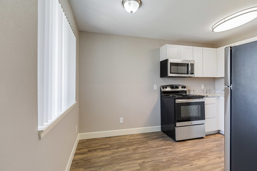 More Photos Of 146 Del Mar Cir, Aurora Apartments For Sale