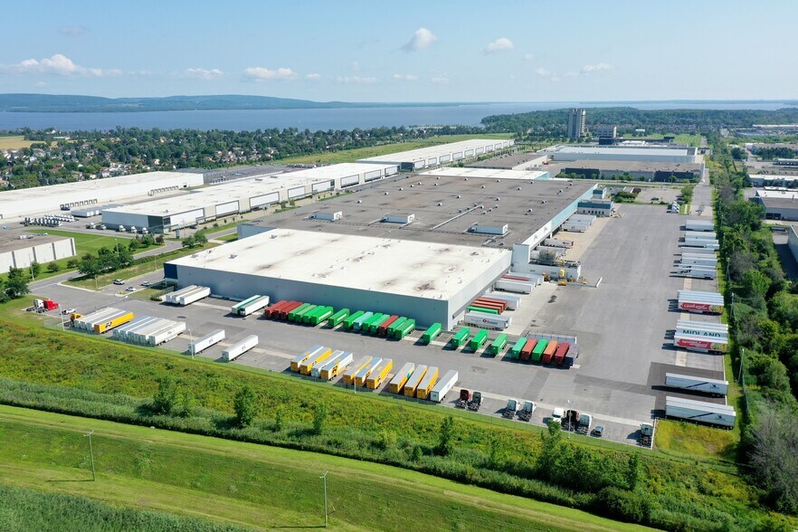 More Photos Of 401 Rue Marie-Curie, Vaudreuil-dorion Warehouse For Lease
