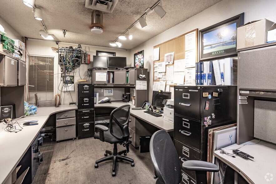 More Photos Of 18989 Hawthorne Blvd Beach, Redondo Beach Freestanding For Lease