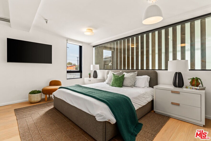 More Photos Of 700 Main St, Venice Office For Sale