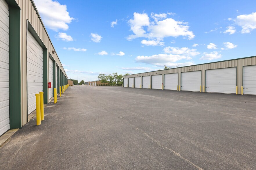 More Photos Of 202 Transcom Ct, Wilmington Self Storage For Lease