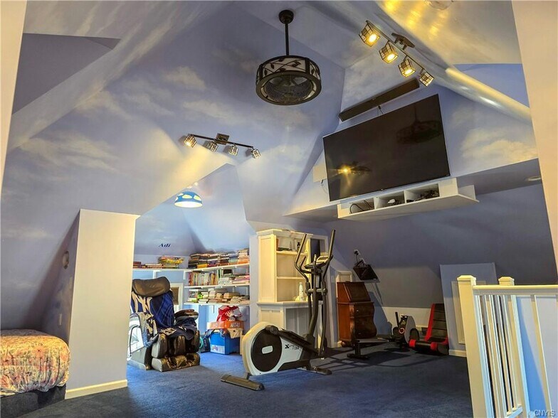 More Photos Of 337 N Peterboro St, Canastota Flex For Sale