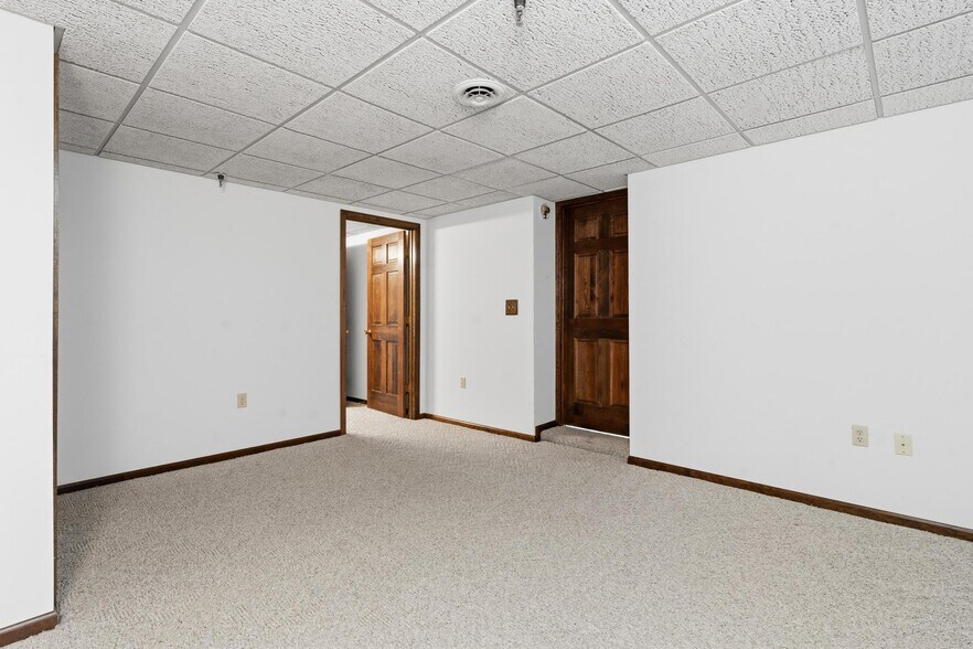 More Photos Of 244 Wilson Dr, Xenia Medical For Sale