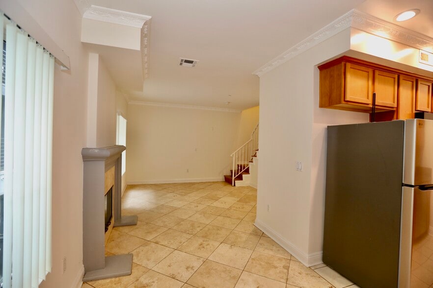 More Photos Of 14317 Friar St, Van Nuys Apartments For Sale