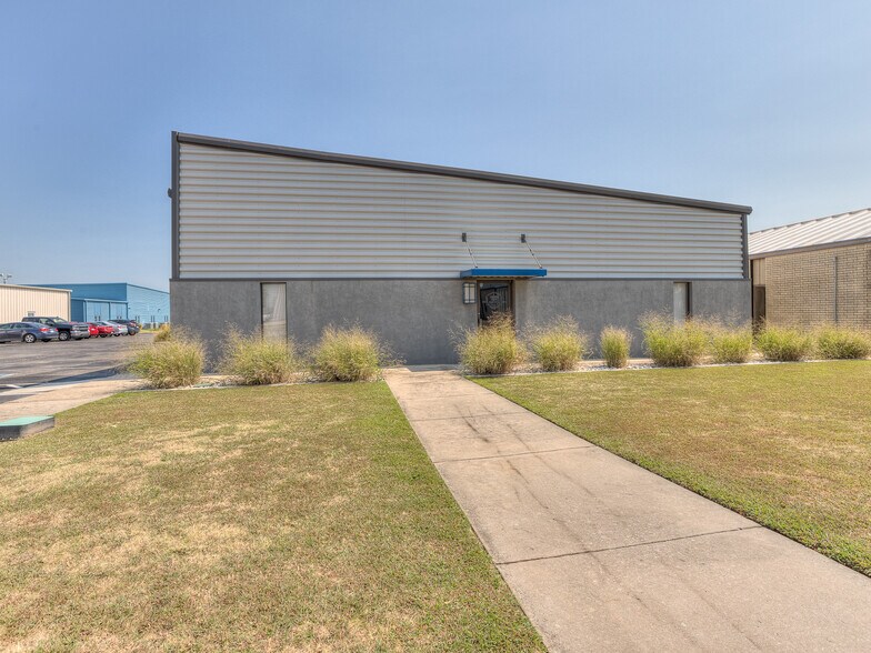 More Photos Of 2845 Broce Dr, Norman Office For Sale