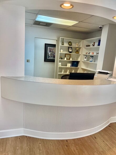 More Photos Of 2210 S Macdill Ave, Tampa Office For Sale
