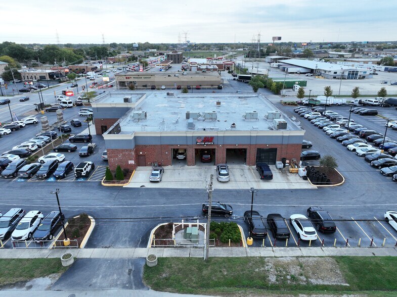 More Photos Of 7825 W 95th St, Hickory Hills Restaurant For Sale