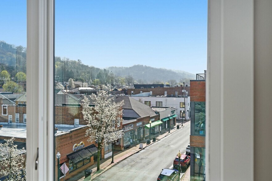 More Photos Of 443 Walnut St, Sewickley Flex For Sale